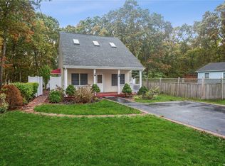 5 Arlington St, Patchogue, NY 11772