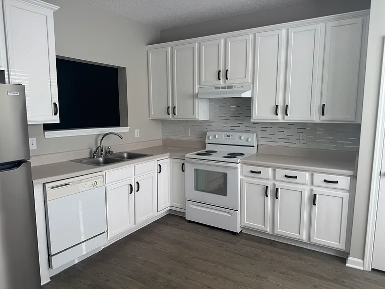 2837 Gross Ave — Photo 3
