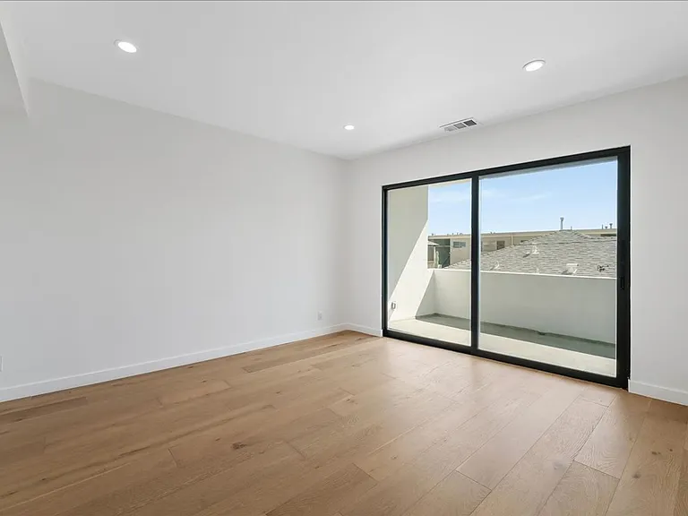 1210 Larrabee St #2 — Photo 7