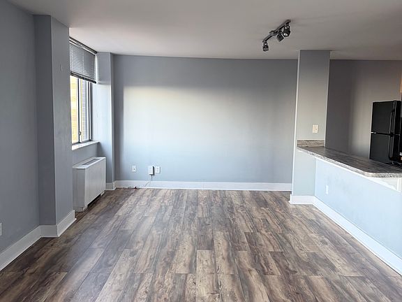 5th image of 600 E 8th St APT 12F