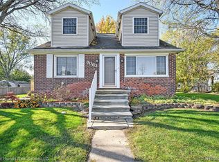 9026 Beatrice St Livonia MI 48150 Zillow