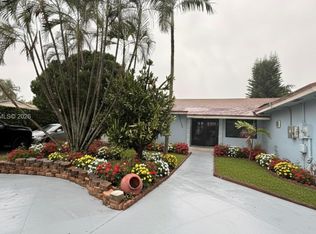 10417 NW 129th St, Hialeah Gardens, FL 33018