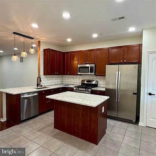 3 bed, 2.5 bath, 1848 sqft, $3,000 — Photo 4