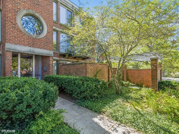 3010 Arbor Ln APT 203, Northfield, IL 60093