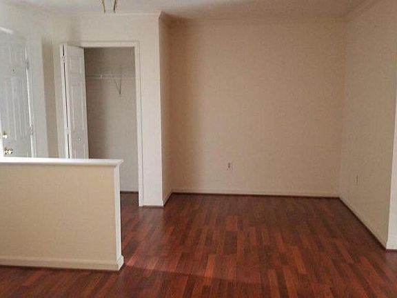 5th image of 412 Kings Crest Dr