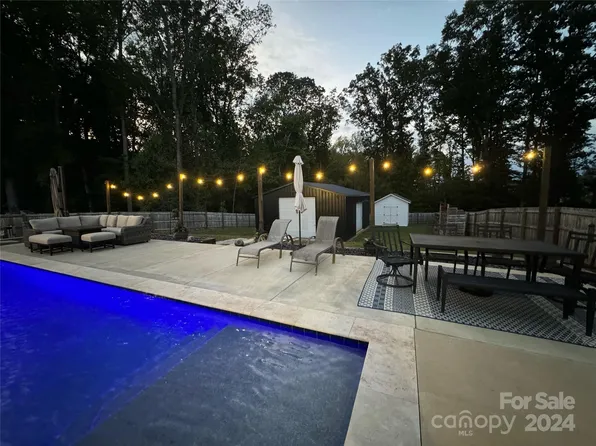 9017 Harrisburg Rd, Charlotte, NC 28215