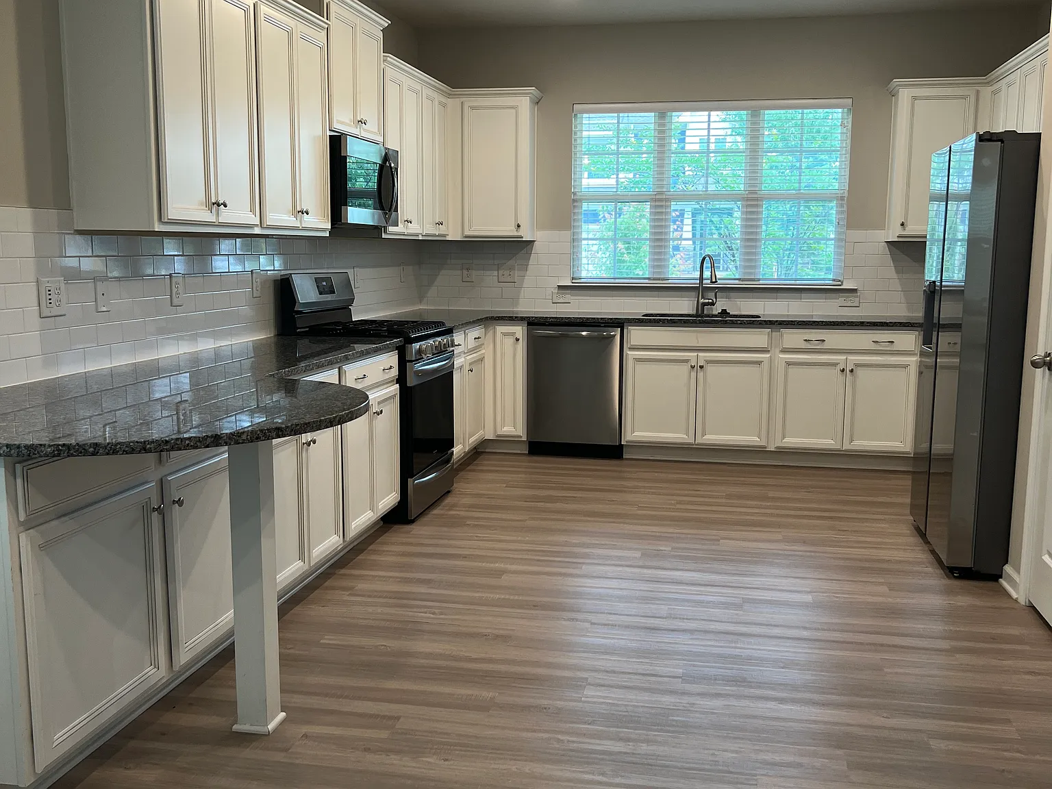 4 bed, 2246 sqft, $2,700 — Photo 4