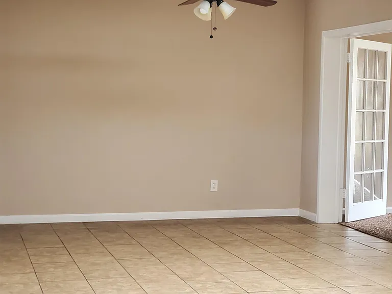 1719 E Gaylon Dr — Photo 3