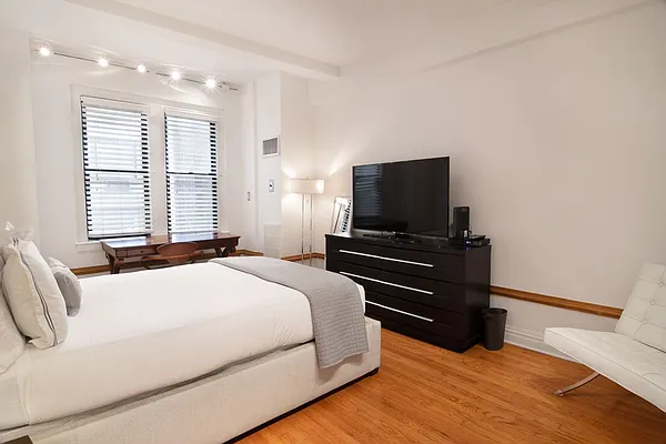 Rented by WAM Partners - William Moses Co. | media 25