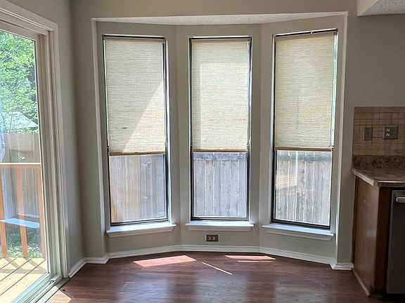 3rd image of 1003 Thousand Oaks Blvd