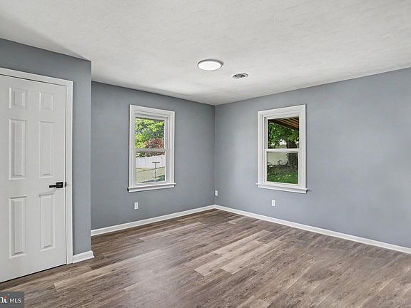 2nd image of 520 Woodland View Dr