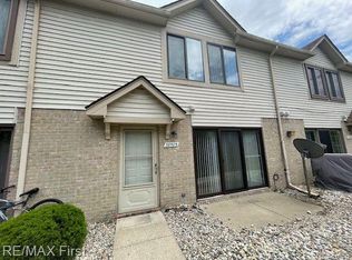 38585 Wellington Dr, Clinton Township, MI 48036