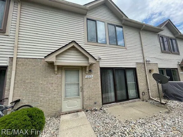 38585 Wellington Dr, Clinton Township, MI 48036