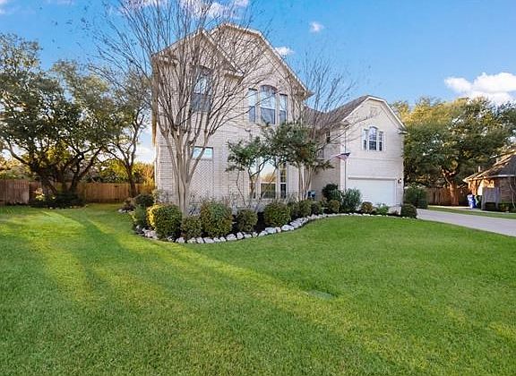 Plenty of land between neighboring homes. No reaching out and touching your neighbor's house here!