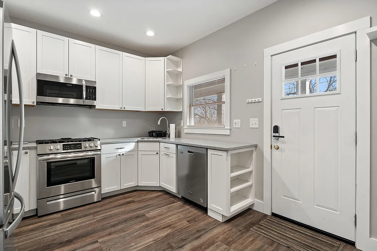 Building Photo - 403 Hector St #1