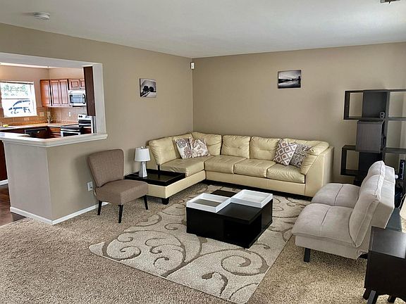 5th image of 2457 Delowe St