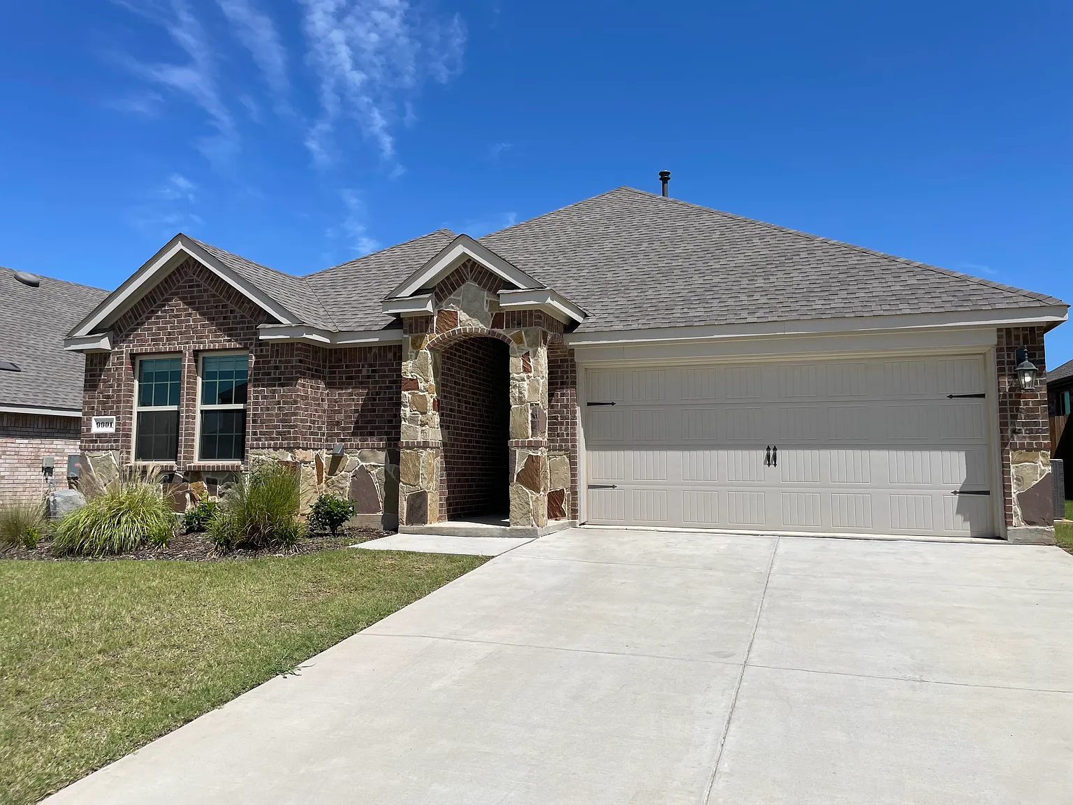 3 bed, 1280 sqft, $2,300 — Photo 2