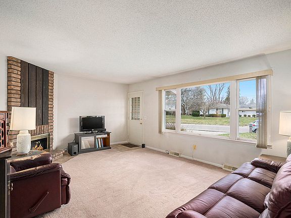 3rd image of 2222 Abbott Ave