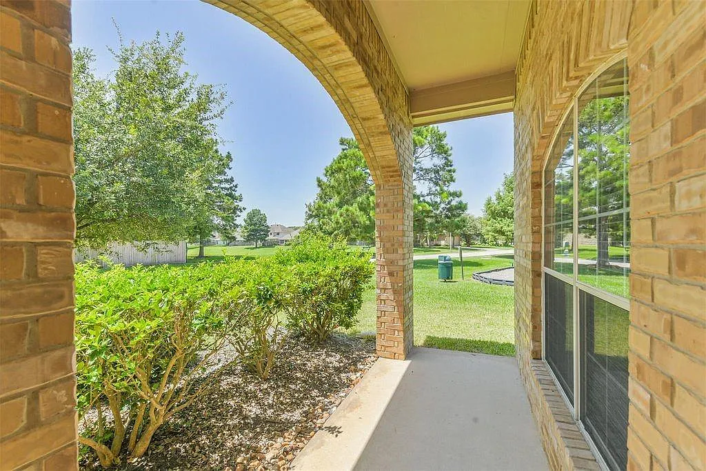 3 bed, 2.0 bath, 2414 sqft, $2,200 — Photo 4