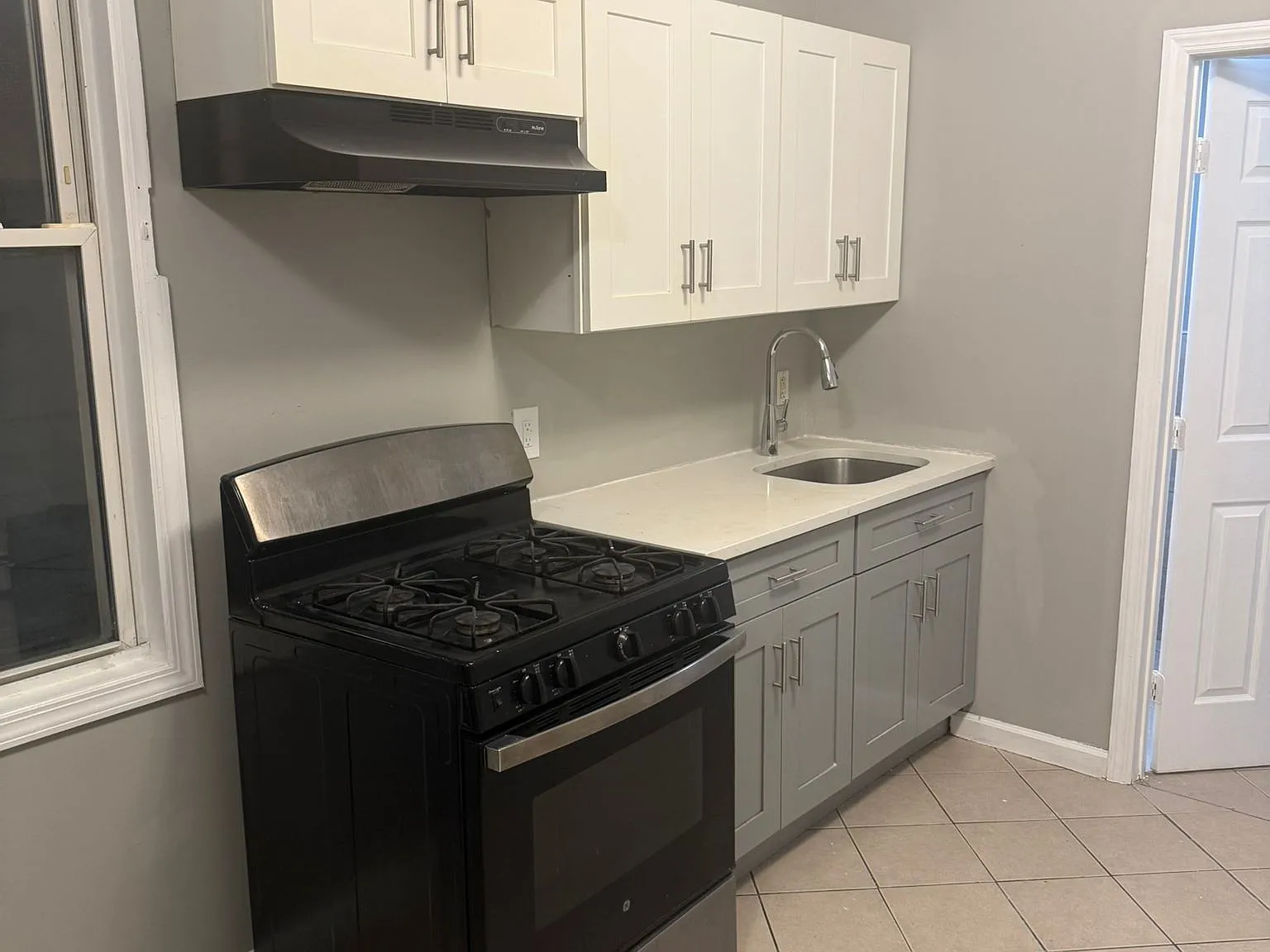 2 bed, $1,900 — Photo 2