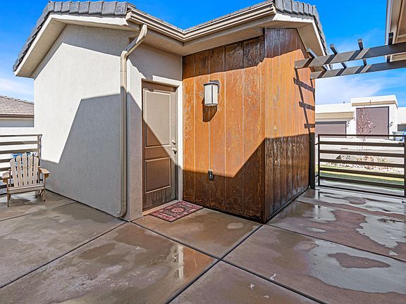 3rd image of 3040 E Lavatera Dr