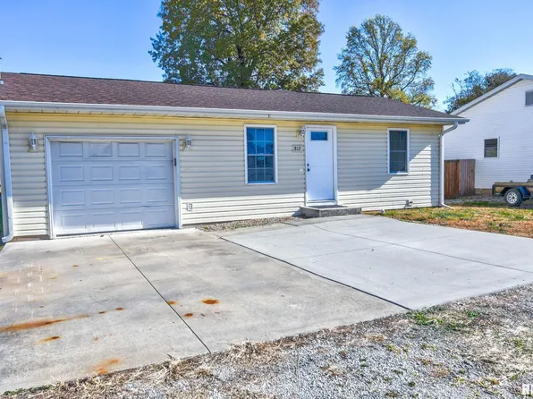 812 S Elevator St, Taylorville, IL 62568