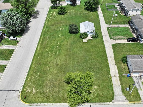 4th image of 111 Valley Dr