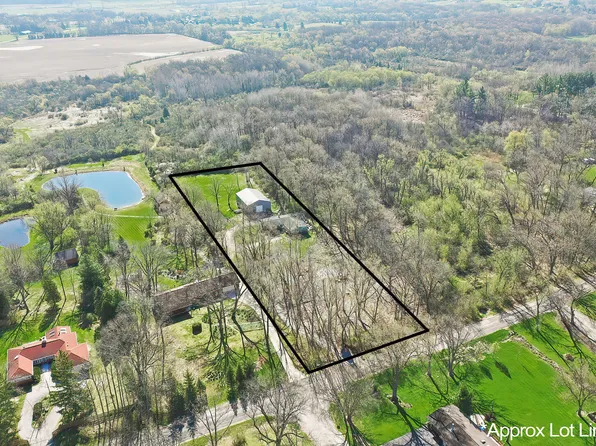 6715 Giant Oaks Rd, Wonder Lake, IL 60097