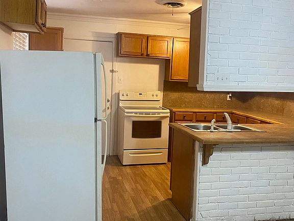 Kitchen- view from family/dining room