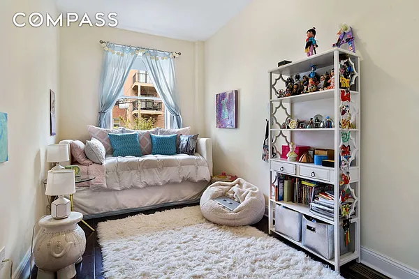 Rented by Compass | media 7