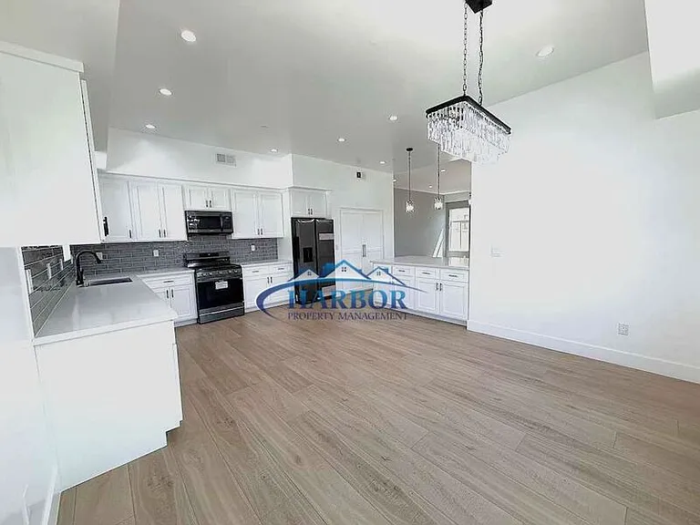 2126 W 238th St — Photo 15