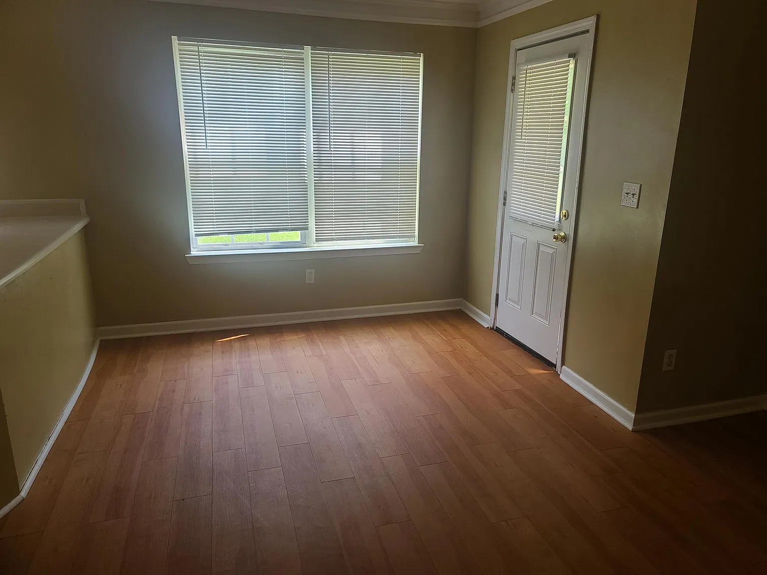 4 bed, 2.5 bath, 1455 sqft, $1,600 — Photo 2