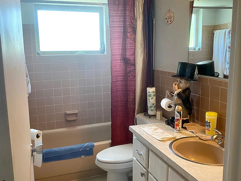 3341 Jarvis St — Photo 10