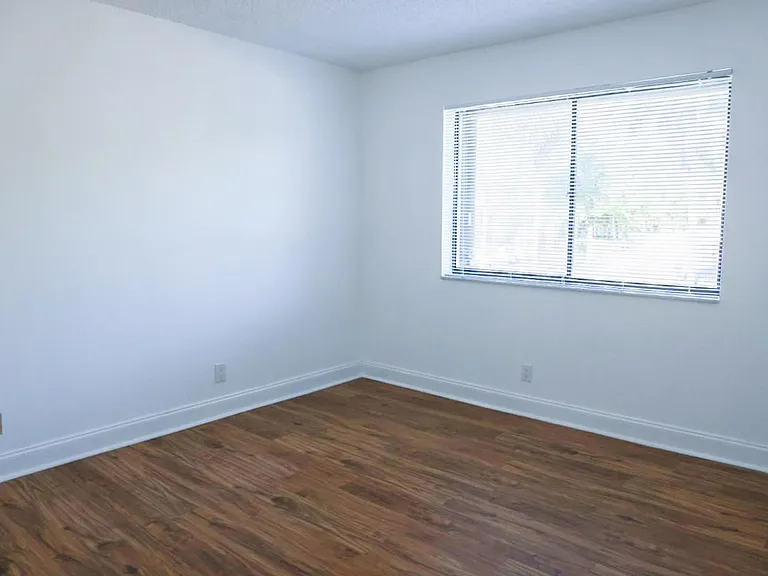 428 Lakeview Dr #201 — Photo 8
