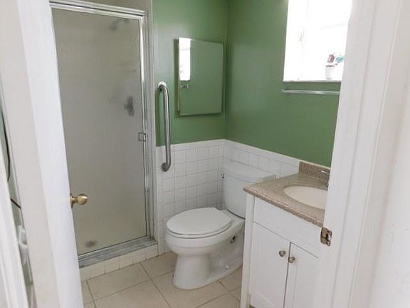 4th image of 1087 SE 6th Avenue