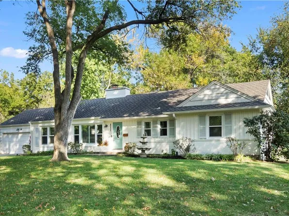 8225 Belinder Rd, Leawood, KS 66206