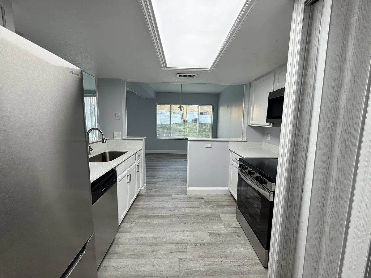 Building Photo - 205 Coconut Palm Way #A