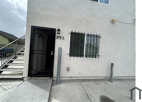 2 bed, 900 sqft, $2,500 — Photo 2