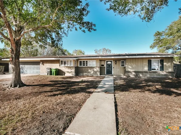 808 E Mistletoe Ave, Victoria, TX 77901