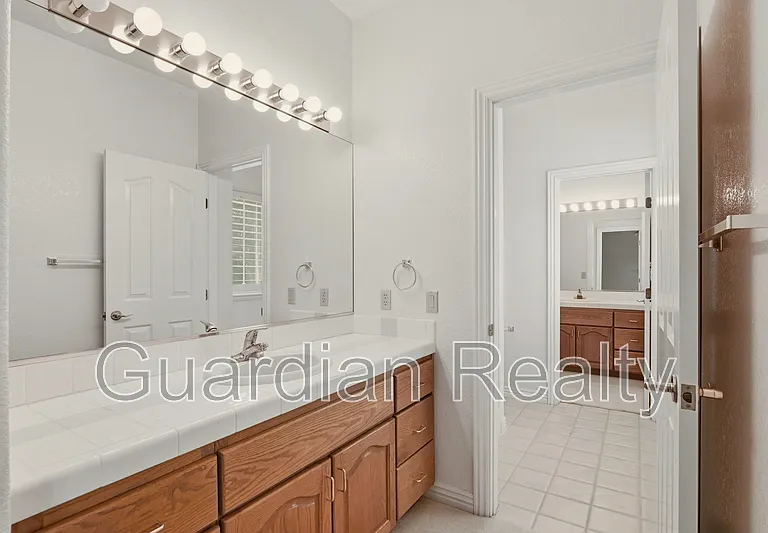 1888 Woodhaven Dr — Photo 33