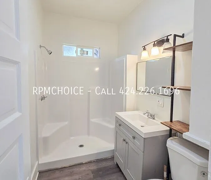 1635 Pine Ave — Photo 16