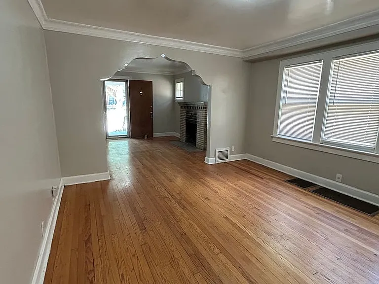 5345 Charlotte St — Photo 14