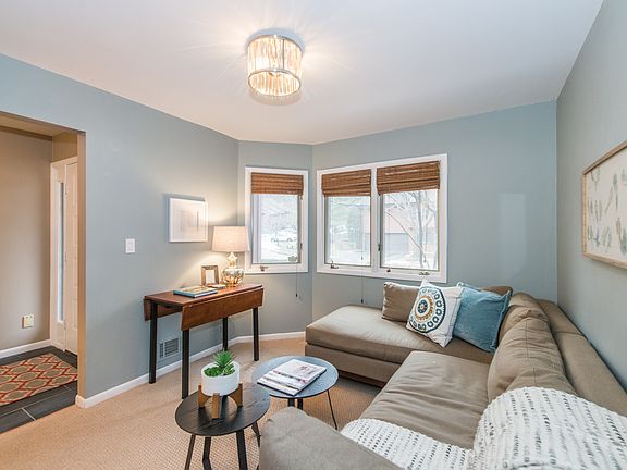 3rd image of 20 Cummings Cir