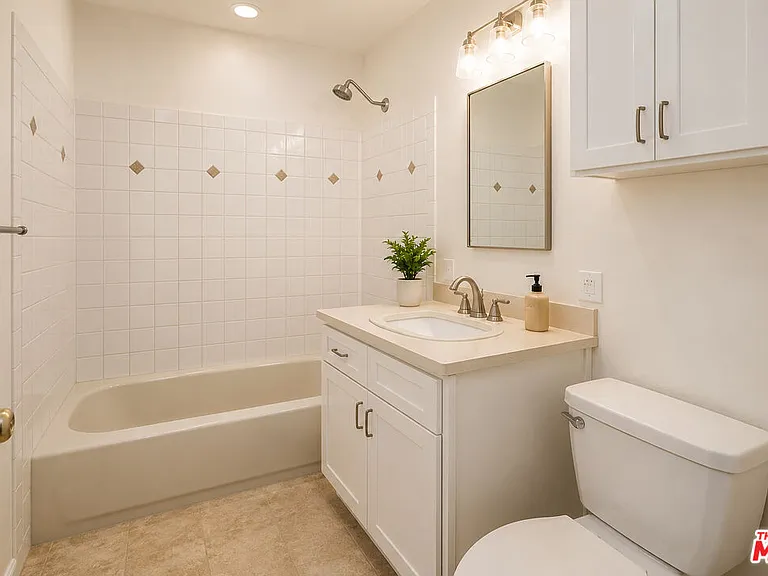 15601 Morrison St — Photo 10