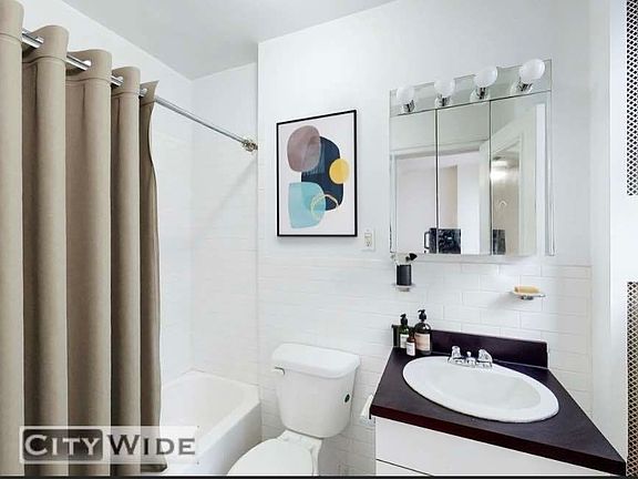 3rd image of 140 E 46th St APT 7S
