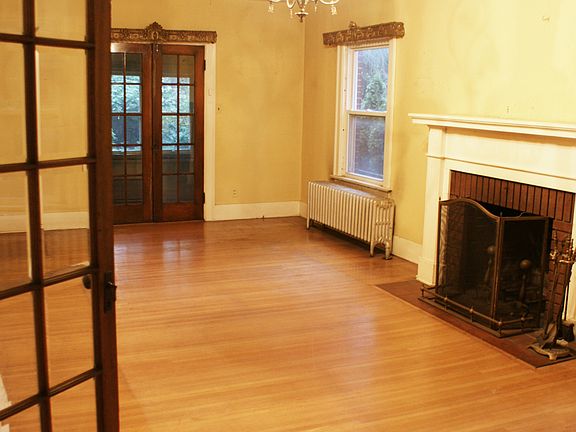 4th image of 77 Christiana St