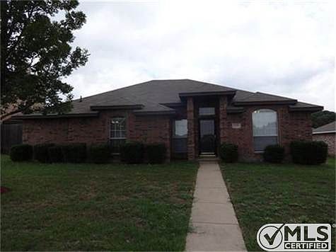 2nd image of 1209 Cypress Ln