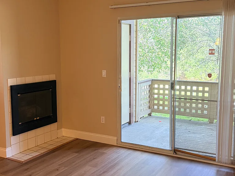 103 Tuscany Ct — Photo 14