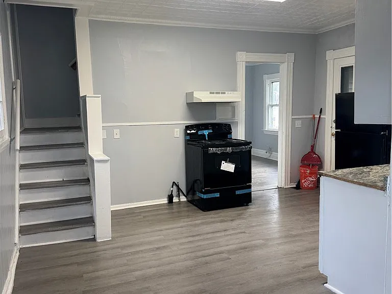 686 Seward St — Photo 16