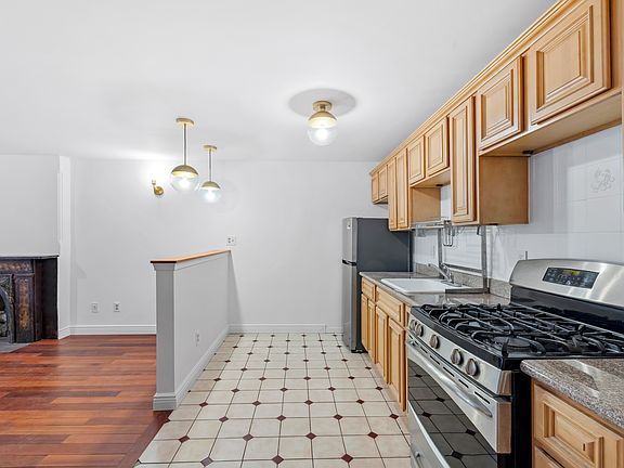 5th image of 463 Saint Johns Pl #1
